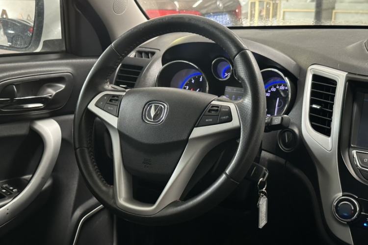 Used CHANGAN CS35 2016 1.6L Automatic Luxury Model China V Standard Interior 5