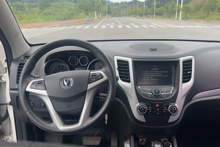 Used CHANGAN CS35 2016 1.6L Automatic Luxury Model China V Standard Interior 6