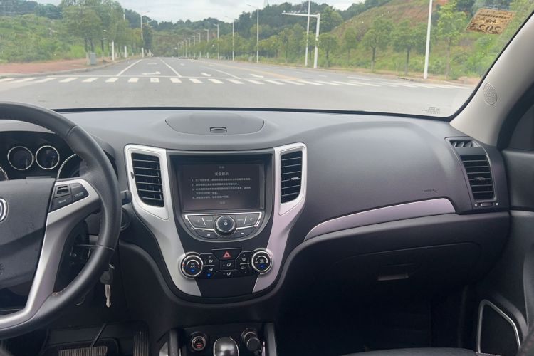 Used CHANGAN CS35 2016 1.6L Automatic Luxury Model China V Standard Interior 7