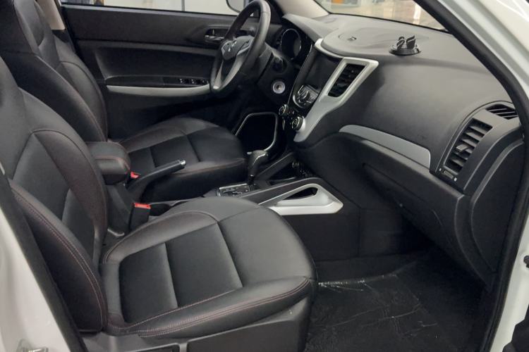 Used CHANGAN CS35 2016 1.6L Automatic Luxury Model China V Standard Interior 9