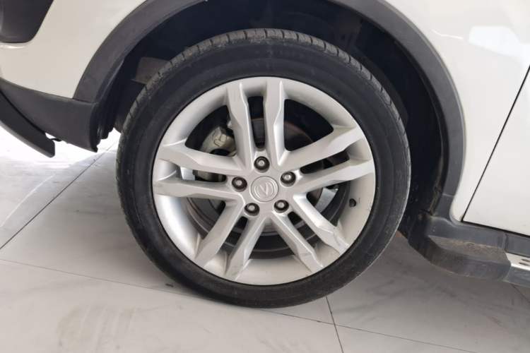 Used CHANGAN CS35 2016 1.6L Manual Luxury Model China IV Standard Left Front Wheel Hub
