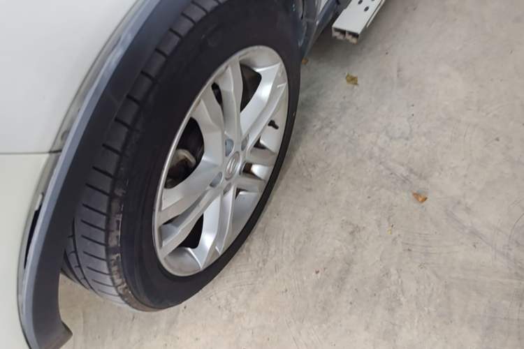 Used CHANGAN CS35 2016 1.6L Automatic Luxury Model China V Standard Left Front Wheel Hub