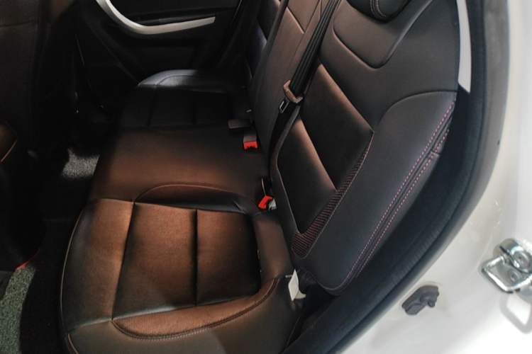 Used CHANGAN CS35 2016 1.6L Automatic Luxury Model China IV Standard Left Rear Seat