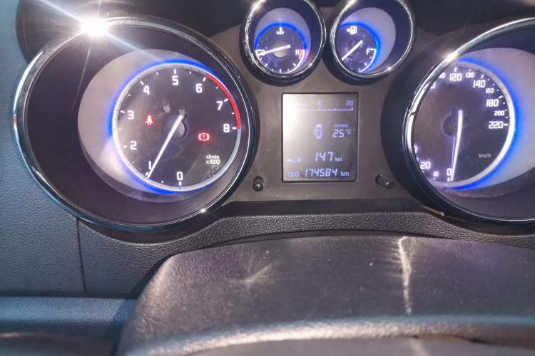 Used CHANGAN CS35 2016 1.6L Manual Luxury Model China V Standard Odometer Close Up