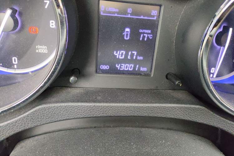 Used CHANGAN CS35 2016 1.6L Manual Luxury Model China IV Standard Odometer Close Up