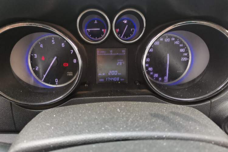 Used CHANGAN CS35 2016 1.6L Manual Luxury Model China V Standard Odometer Close Up