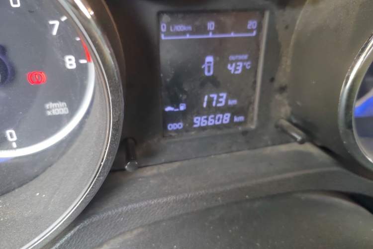 Used CHANGAN CS35 2016 1.6L Manual Luxury Model China IV Standard Odometer Close Up