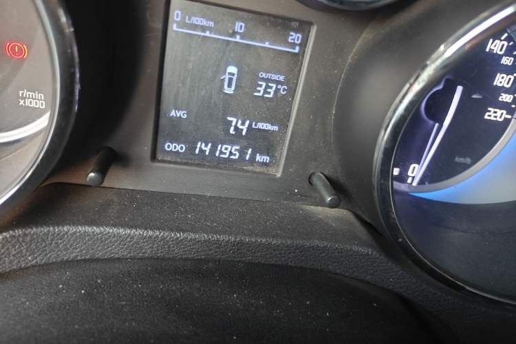 Used CHANGAN CS35 2016 1.6L Manual Luxury Model China V Standard Odometer Close Up
