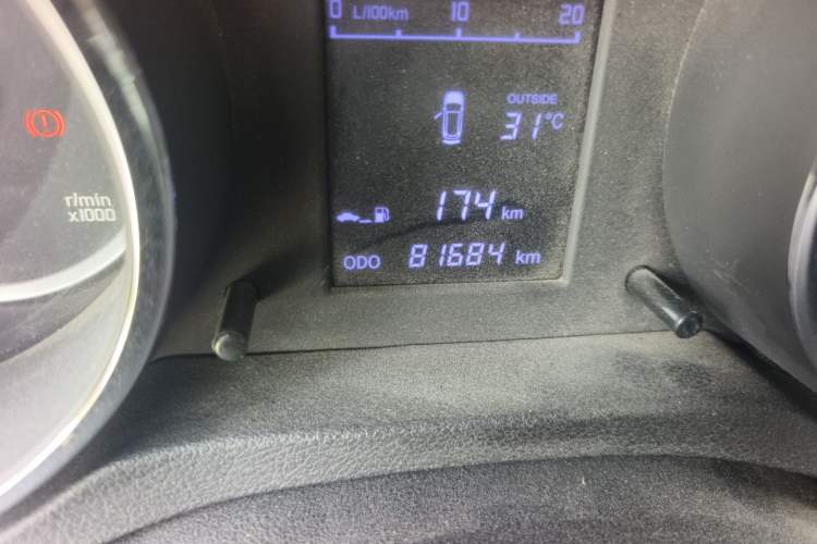 Used CHANGAN CS35 2016 1.6L Manual Luxury Model China V Standard Odometer Close Up