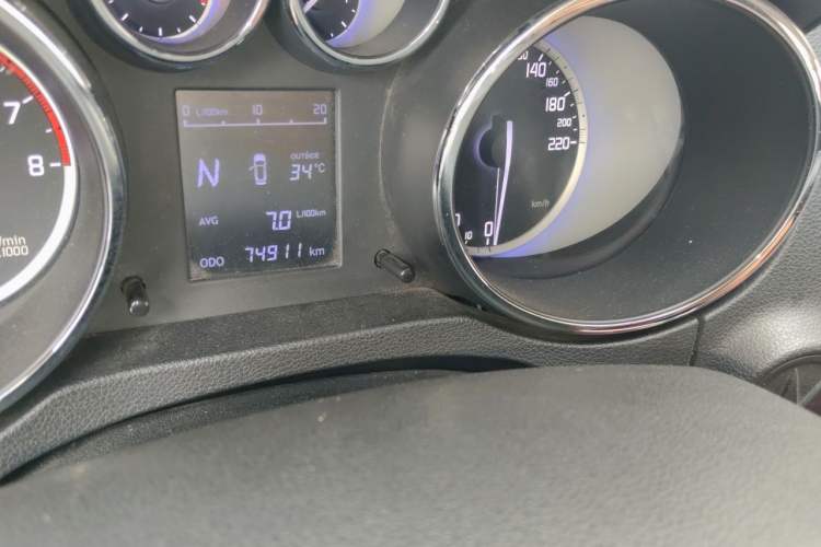 Used CHANGAN CS35 2016 1.6L Automatic Luxury Model China IV Standard Odometer Close Up