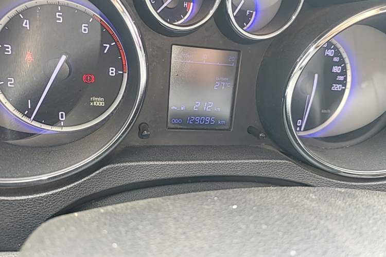 Used CHANGAN CS35 2016 1.6L Manual Luxury Model China IV Standard Odometer Close Up
