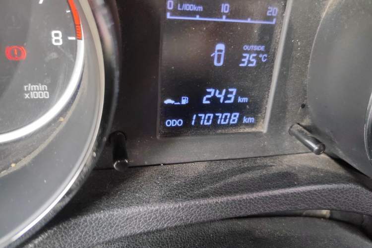 Used CHANGAN CS35 2016 1.6L Manual Luxury Model China V Standard Odometer Close Up