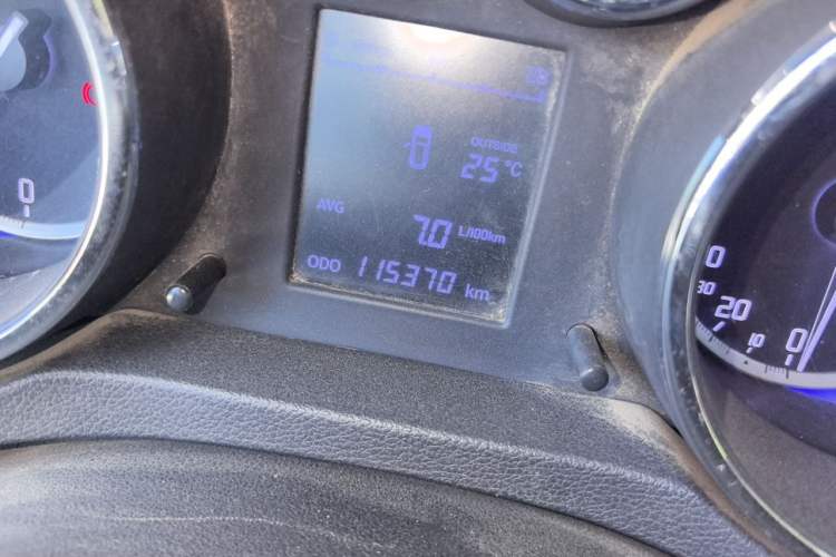 Used CHANGAN CS35 2016 1.6L Manual Luxury Model China IV Standard Odometer Close Up