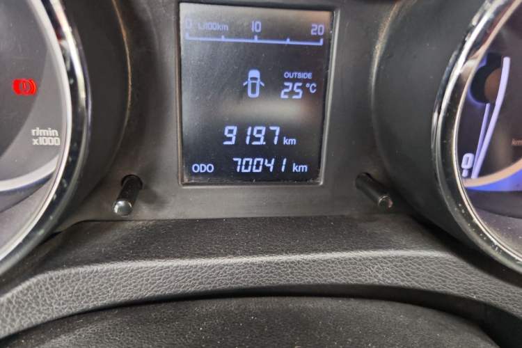 Used CHANGAN CS35 2016 1.6L Manual Luxury Model China IV Standard Odometer Close Up