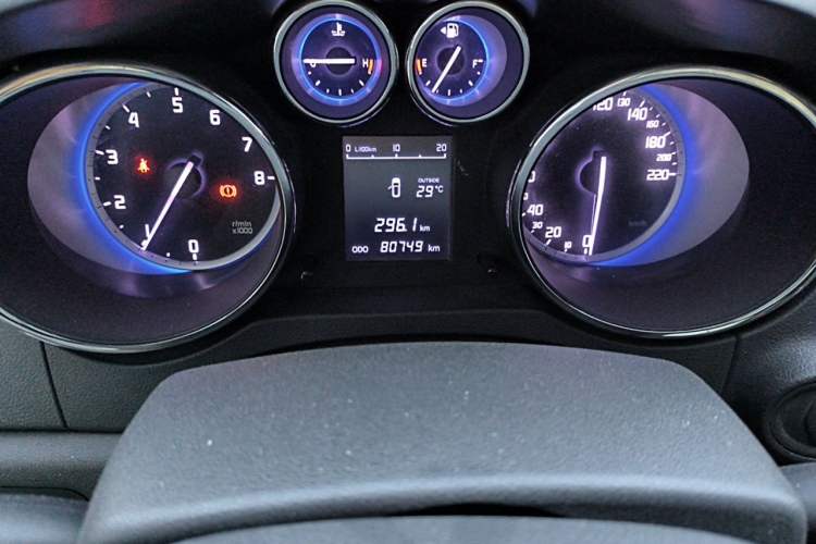 Used CHANGAN CS35 2016 1.6L Manual Luxury Model China V Standard Odometer Close Up