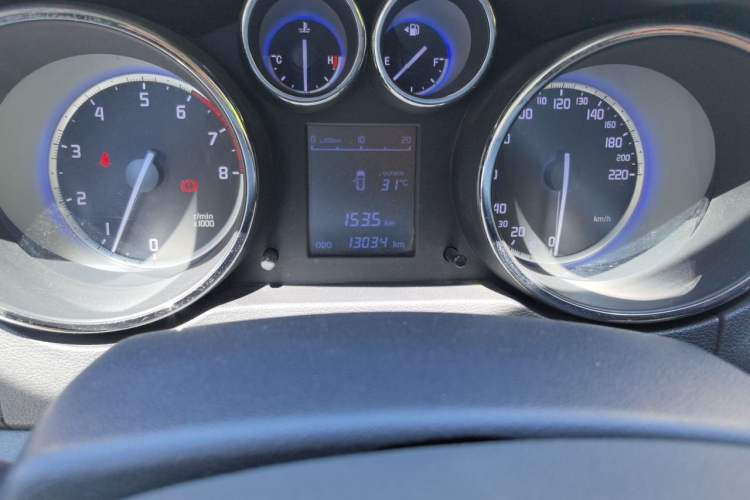 Used CHANGAN CS35 2016 1.6L Manual Luxury Model China IV Standard Odometer Close Up