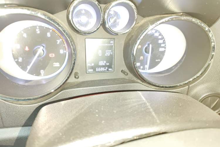 Used CHANGAN CS35 2016 1.6L Automatic Luxury Model China IV Standard Odometer Close Up
