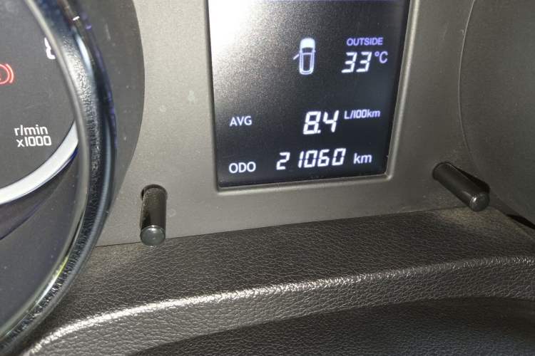Used CHANGAN CS35 2016 1.6L Manual Luxury Model China V Standard Odometer Close Up