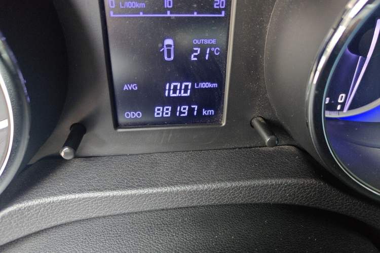 Used CHANGAN CS35 2016 1.6L Manual Luxury Model China V Standard Odometer Close Up