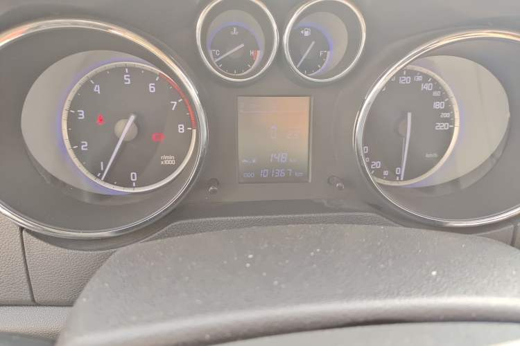 Used CHANGAN CS35 2016 1.6L Manual Luxury Model China IV Standard Odometer Close Up