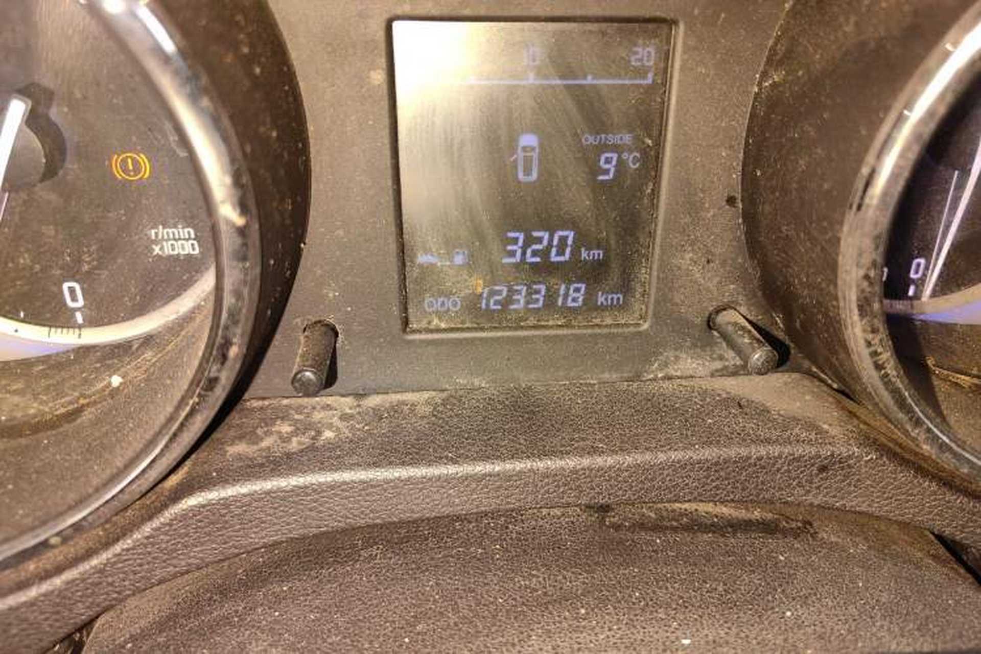 Used CHANGAN CS35 2016 1.6L Manual Luxury Model China V Standard Odometer Close Up