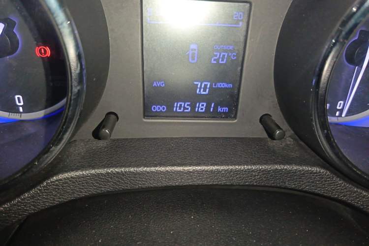 Used CHANGAN CS35 2016 1.6L Manual Luxury Model China IV Standard Odometer Close Up
