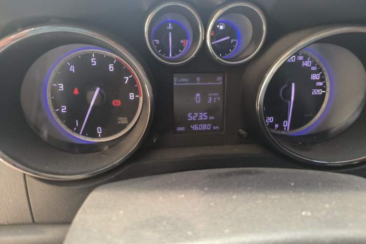 Used CHANGAN CS35 2016 1.6L Manual Luxury Model China IV Standard Odometer Close Up