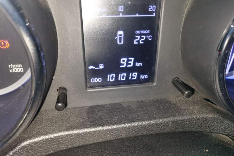 Used CHANGAN CS35 2016 1.6L Manual Luxury Model China IV Standard Odometer Close Up