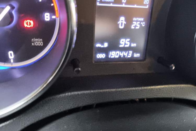Used CHANGAN CS35 2016 1.6L Manual Luxury Model China IV Standard Odometer Close Up