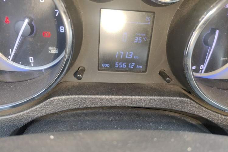 Used CHANGAN CS35 2016 1.6L Manual Luxury Model China V Standard Odometer Close Up