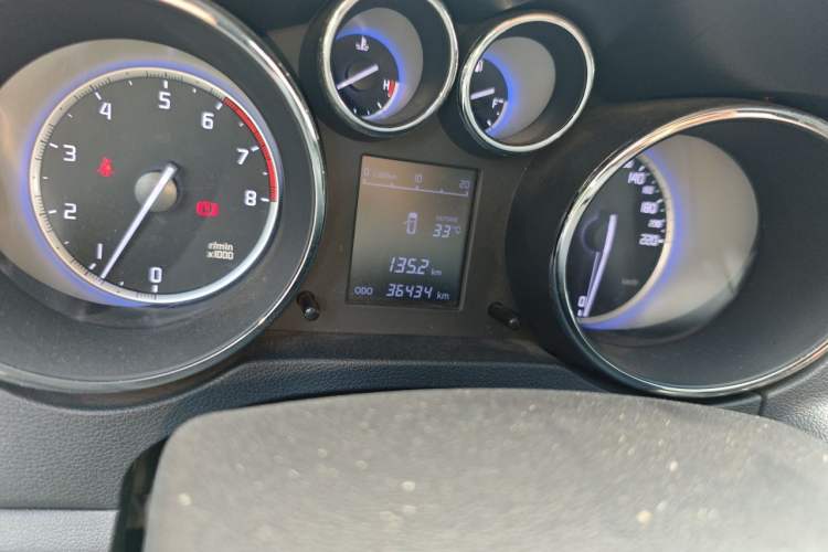 Used CHANGAN CS35 2016 1.6L Manual Luxury Model China IV Standard Odometer Close Up