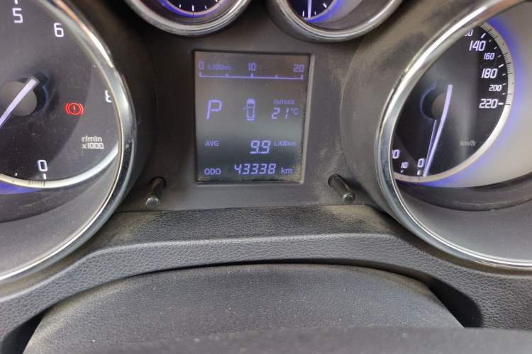 Used CHANGAN CS35 2016 1.6L Automatic Luxury Model China IV Standard Odometer Close Up