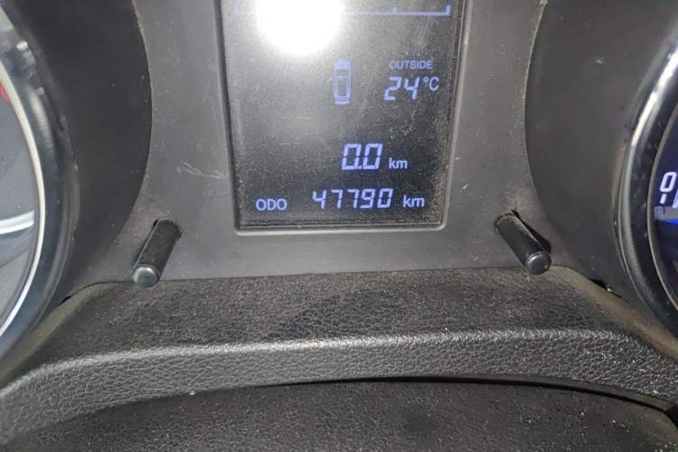Used CHANGAN CS35 2016 1.6L Manual Luxury Model China IV Standard Odometer Close Up