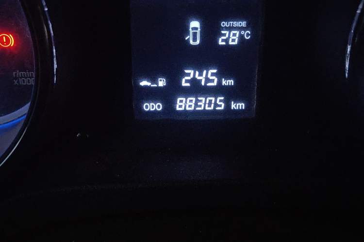 Used CHANGAN CS35 2016 1.6L Manual Luxury Model China V Standard Odometer Close Up