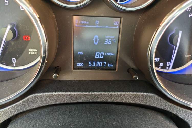 Used CHANGAN CS35 2016 1.6L Manual Luxury Model China V Standard Odometer Close Up