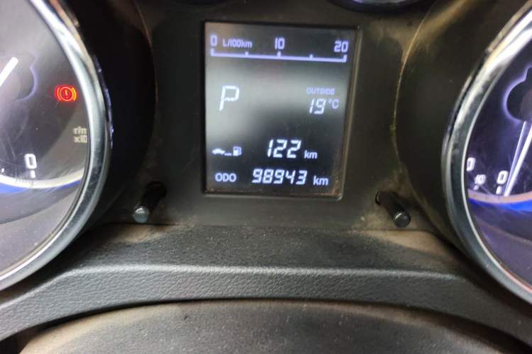 Used CHANGAN CS35 2016 1.6L Automatic Luxury Model China V Standard Odometer Close Up