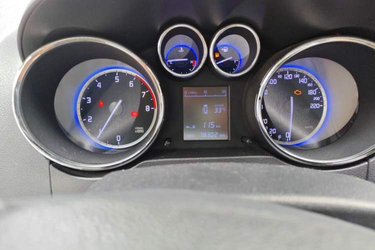 Used CHANGAN CS35 2016 1.6L Manual Luxury Model China V Standard Odometer Close Up