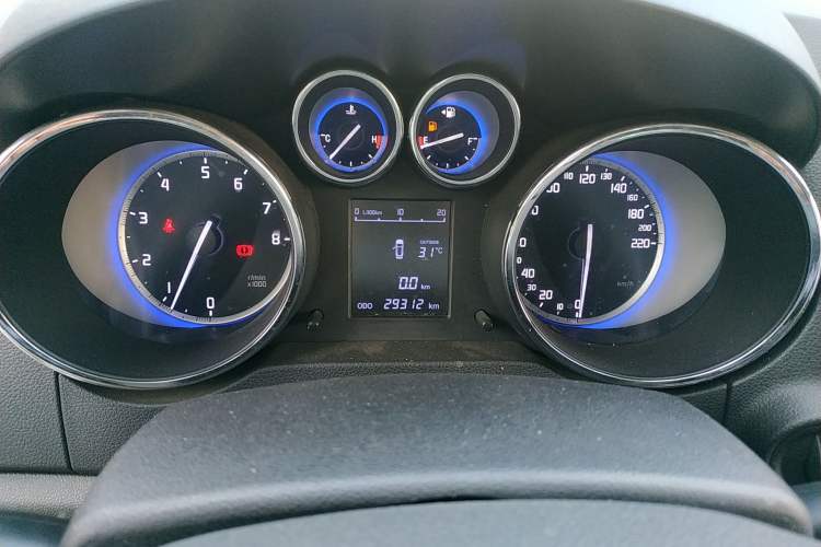 Used CHANGAN CS35 2016 1.6L Manual Luxury Model China V Standard Odometer Close Up