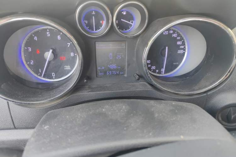 Used CHANGAN CS35 2016 1.6L Manual Luxury Model China V Standard Odometer Close Up