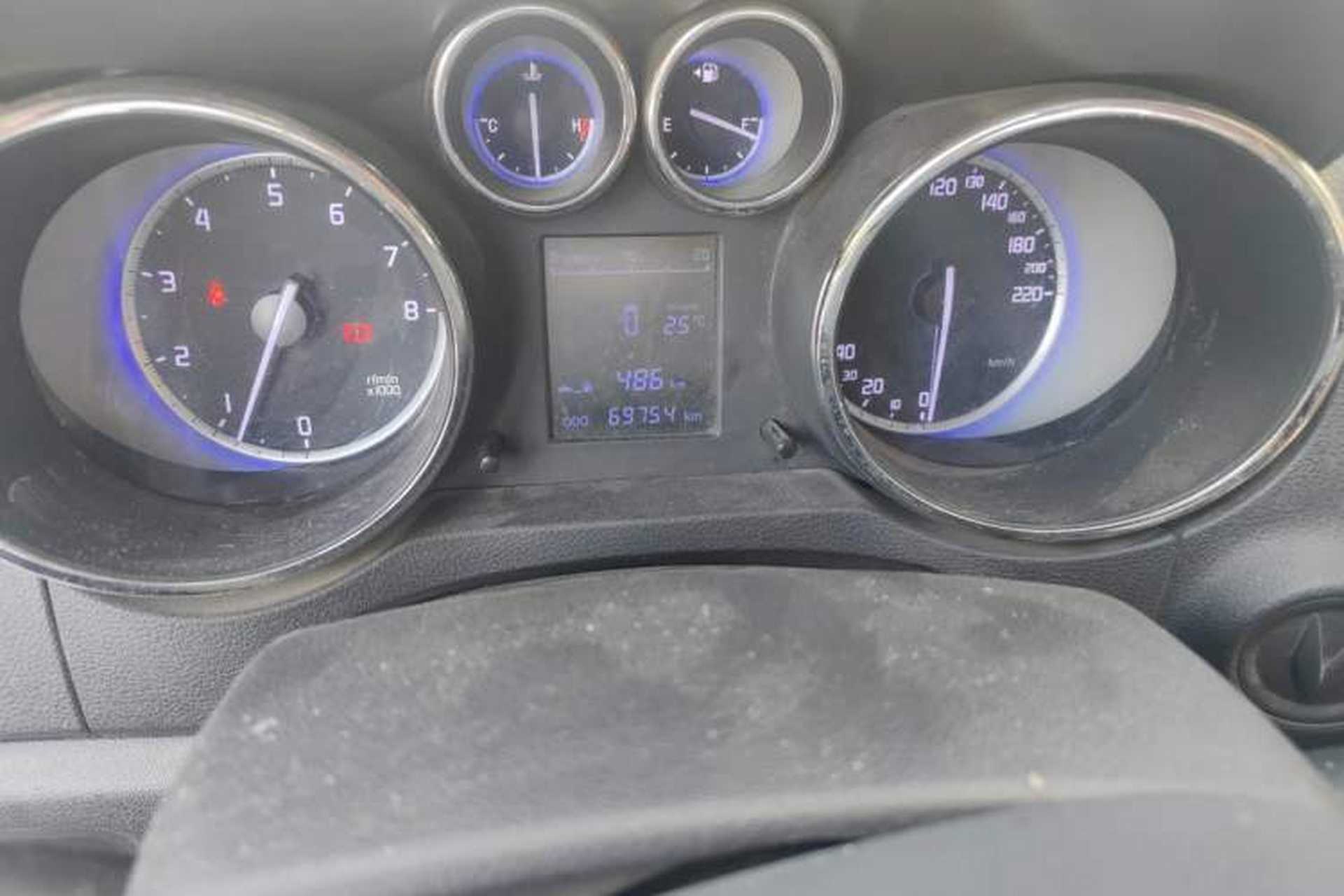 Used CHANGAN CS35 2016 1.6L Manual Luxury Model China V Standard Odometer Close Up