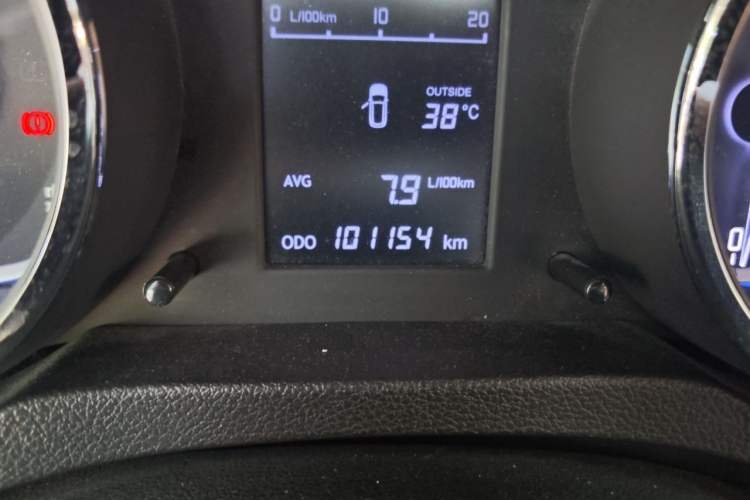 Used CHANGAN CS35 2016 1.6L Manual Luxury Model China V Standard Odometer Close Up