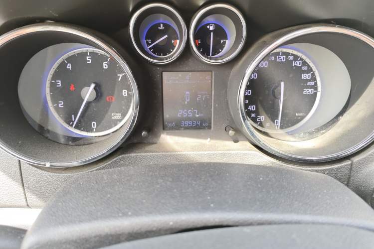 Used CHANGAN CS35 2016 1.6L Manual Luxury Model China V Standard Odometer Close Up