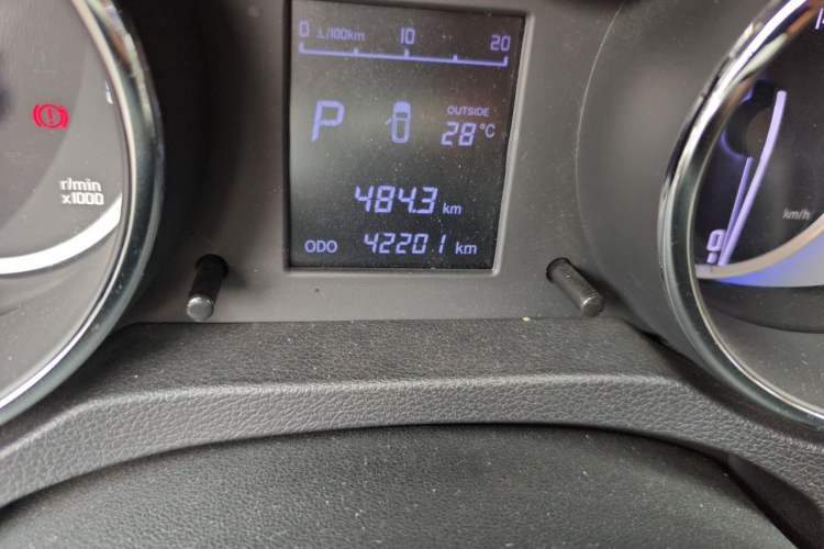 Used CHANGAN CS35 2016 1.6L Automatic Luxury Model China IV Standard Odometer Close Up