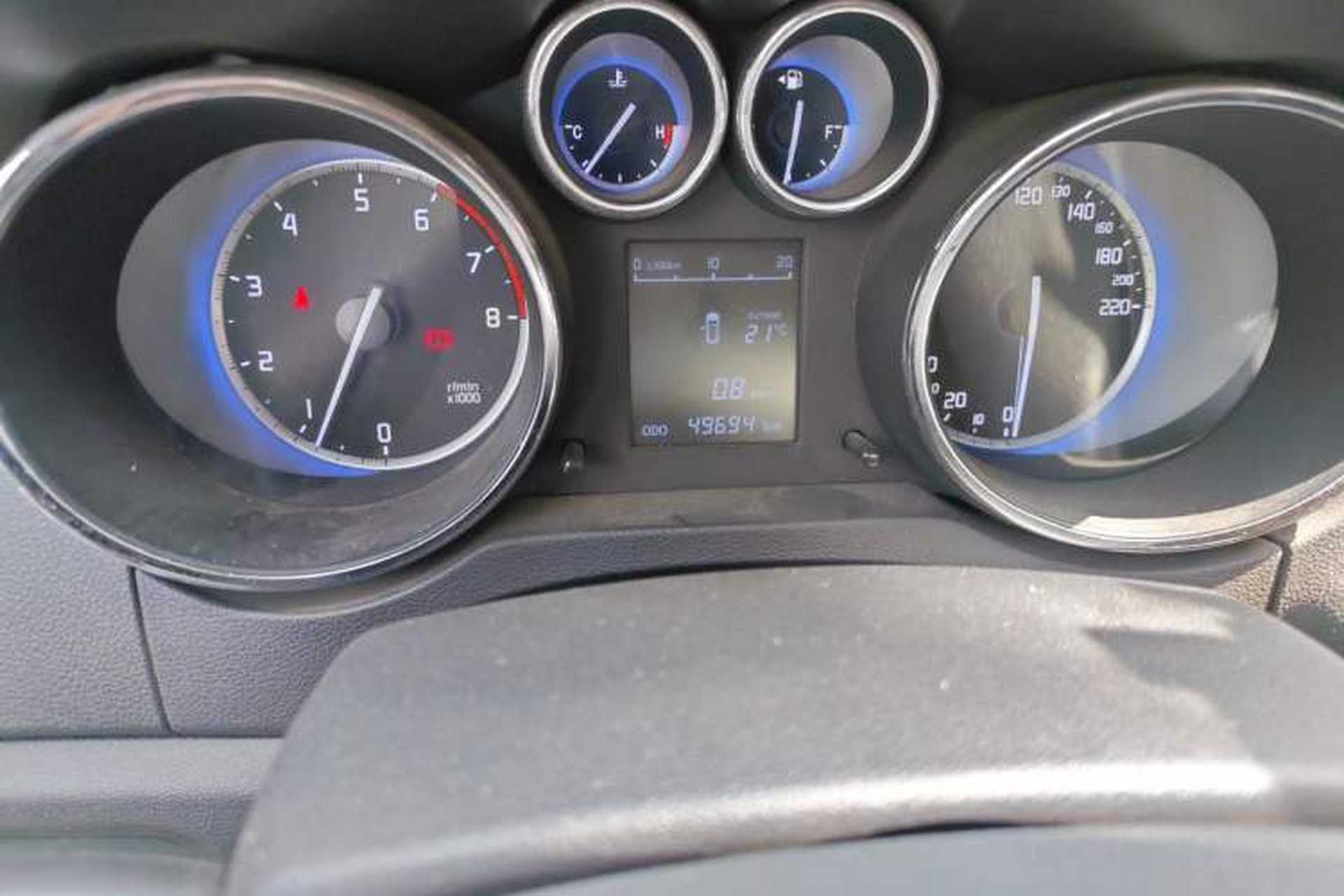 Used CHANGAN CS35 2016 1.6L Manual Luxury Model China V Standard Odometer Close Up