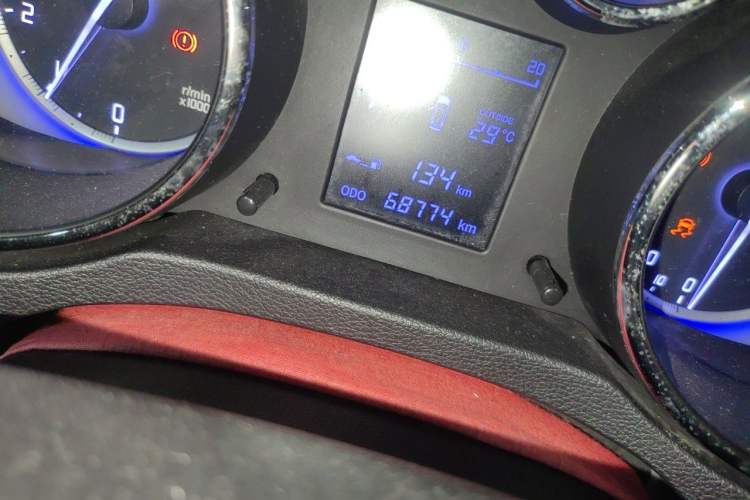 Used CHANGAN CS35 2016 1.6L Automatic Luxury Model China IV Standard Odometer Close Up