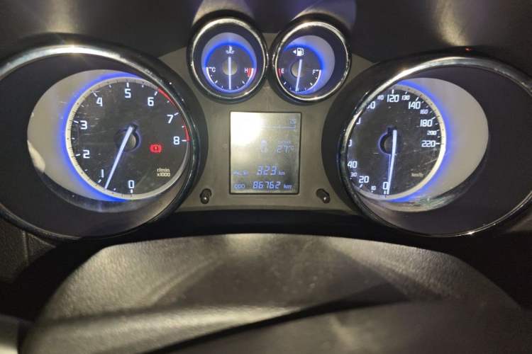 Used CHANGAN CS35 2016 1.6L Manual Luxury Model China V Standard Odometer Close Up