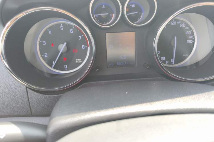 Used CHANGAN CS35 2016 1.6L Automatic Luxury Model China IV Standard Odometer Close Up