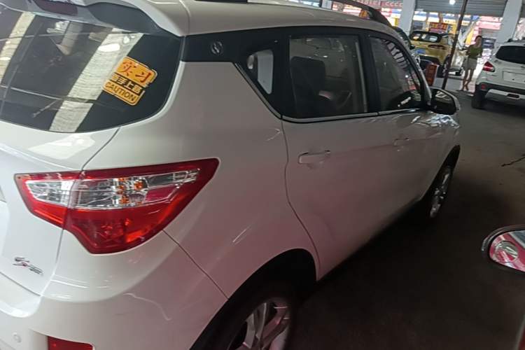 Used CHANGAN CS35 2016 1.6L Automatic Luxury Model China IV Standard Rear Right 45 Deg