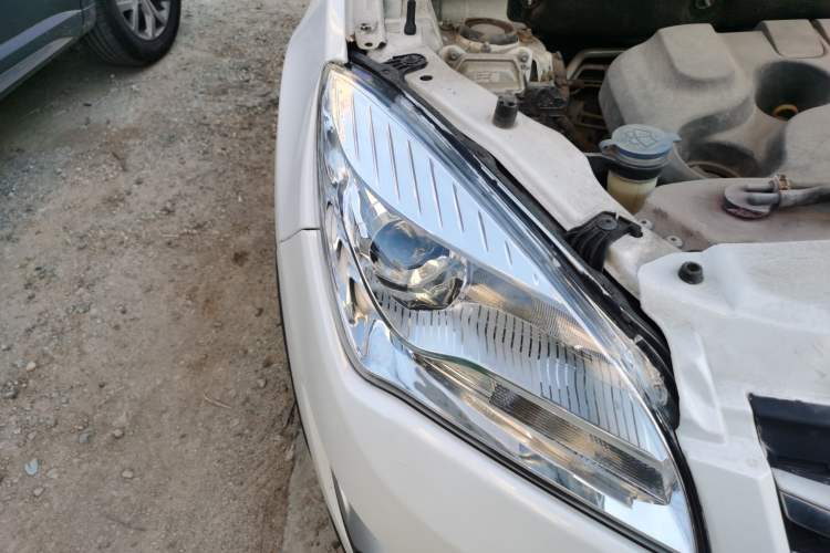 Used CHANGAN CS35 2016 1.6L Manual Luxury Model China IV Standard Right Front Headlight