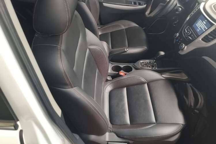 Used CHANGAN CS35 2016 1.6L Automatic Luxury Model China IV Standard Right Front Seat